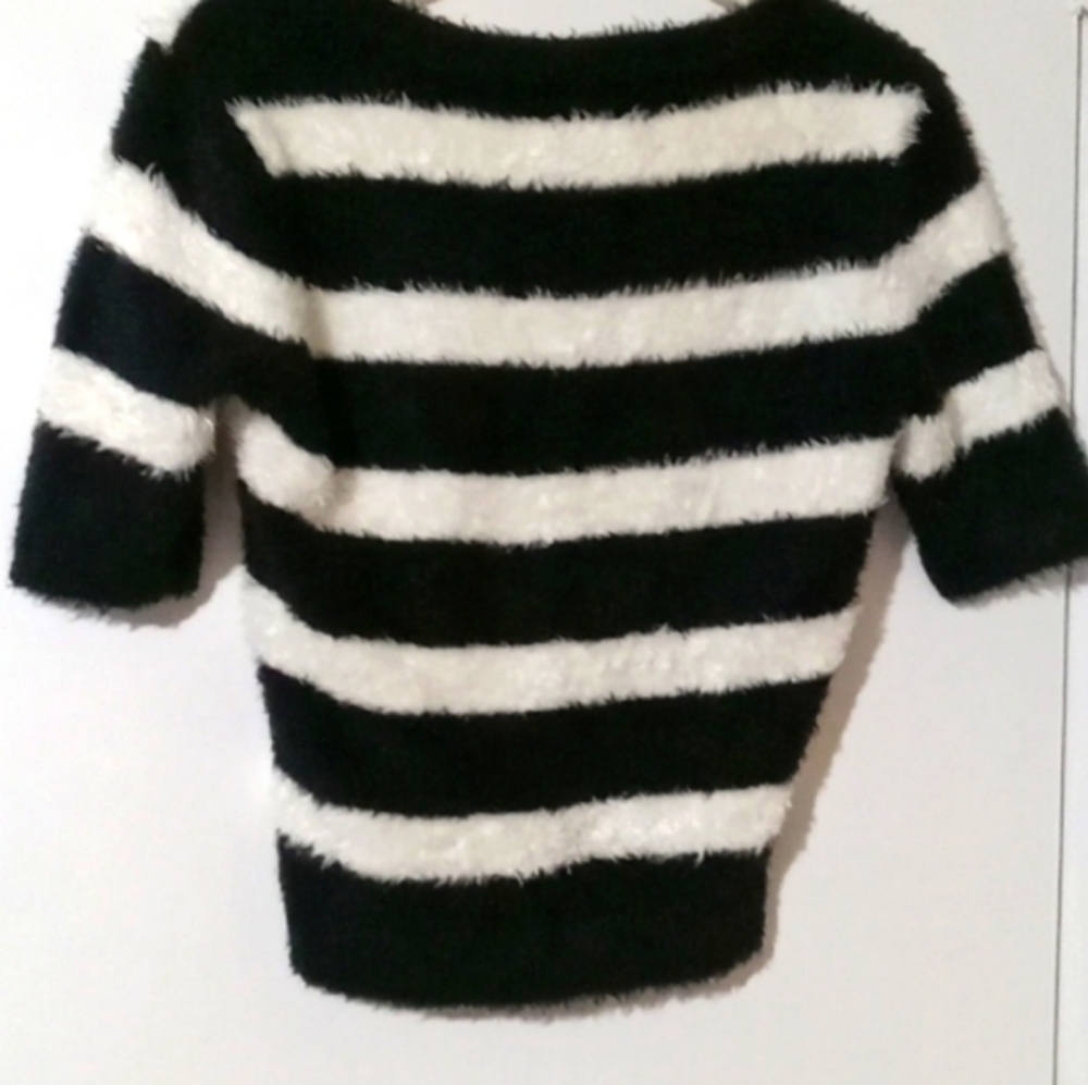 Y2K Vintage "BEBE" short sleeve scoop neck sweater Size S/P black & white NWOT - Picture 3 of 4